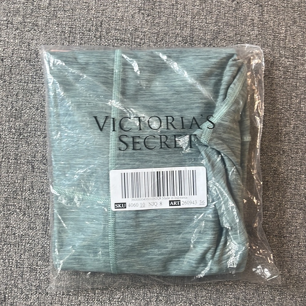 NWT - Victoria’s Secret Incredible Essential Legging